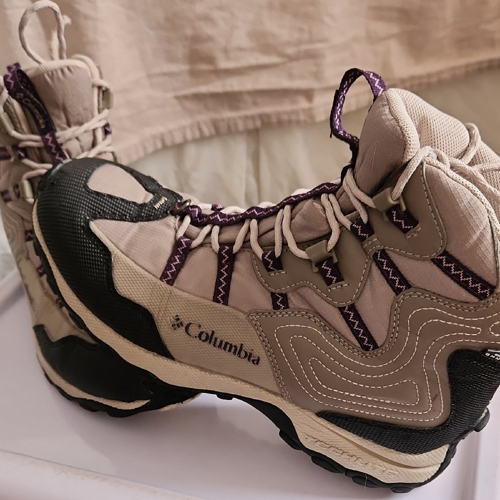 Columbia Tan and Black Athletic Shoes with High-Top Support and Durable Design